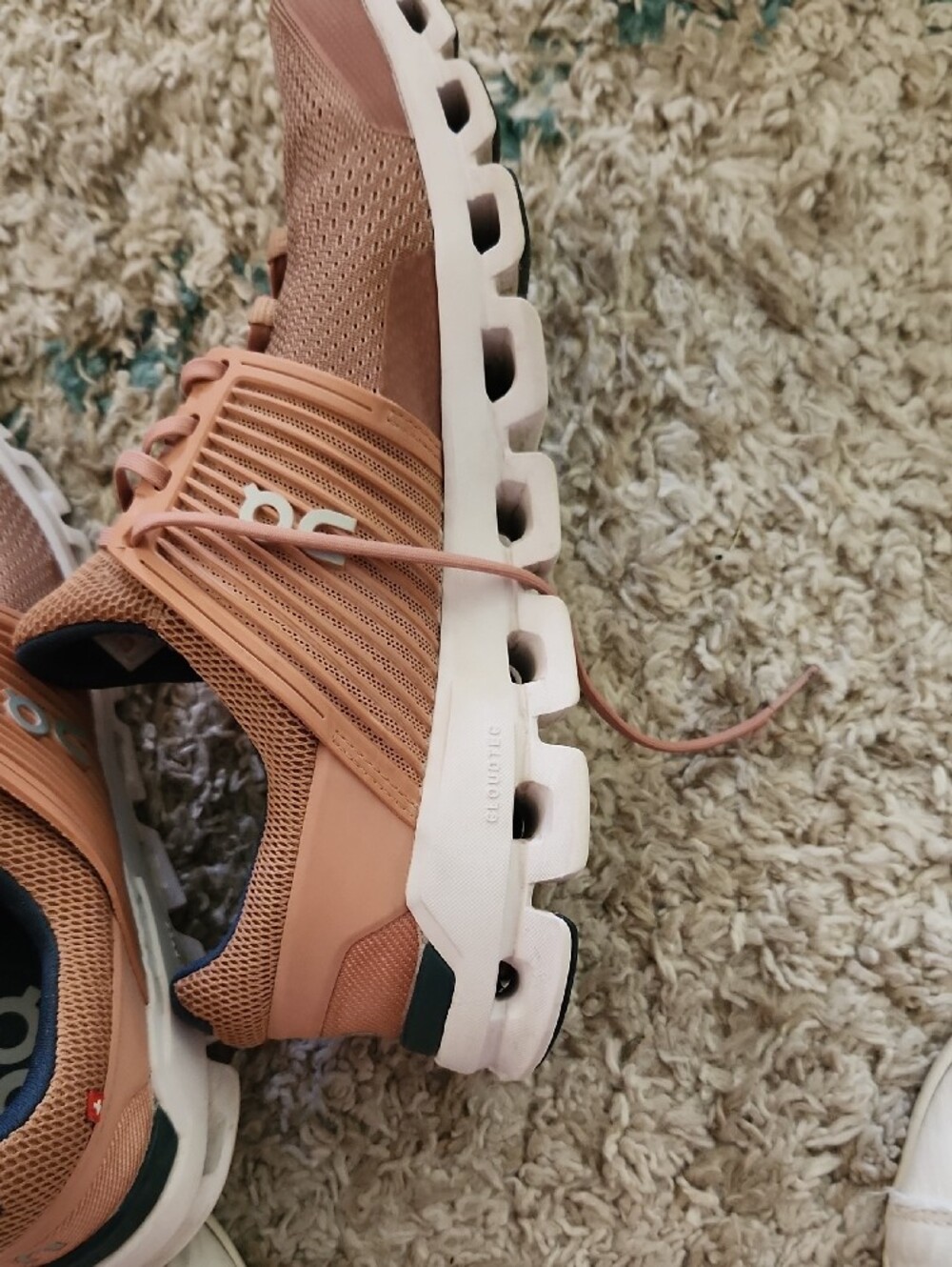 On Running Women's Cloudswift Sneakers in Dusty Rose and Navy - Picture 4 of 8